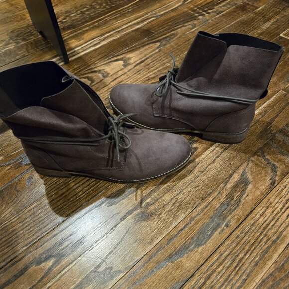 NWOT ANKLE BOOTS - Picture 3 of 6